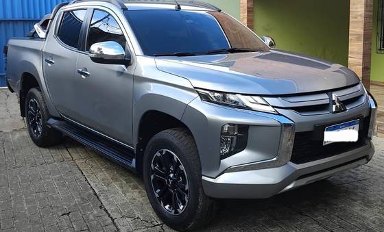 MITSUBISHI L200 TRITON 2.4 16V TURBO DIESEL SPORT HPE CD 4P 4X4 AUTOMÁTICO MITSUBISHI L200 TRITON 2.4 16V TURBO DIESEL SPORT HPE CD 4P 4X4 AUTOMÁTICO